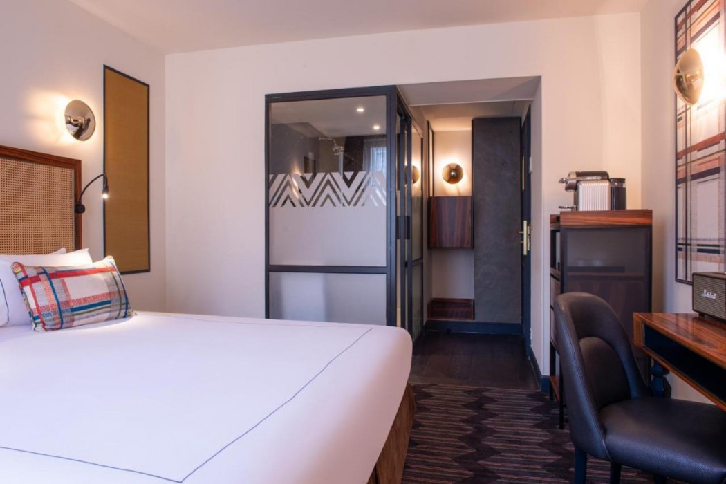 Mom Art Hotel 8/71