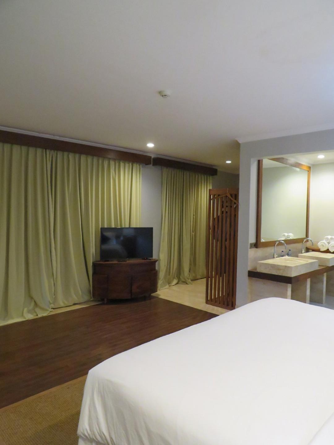 Deluxe Room with Pool Access