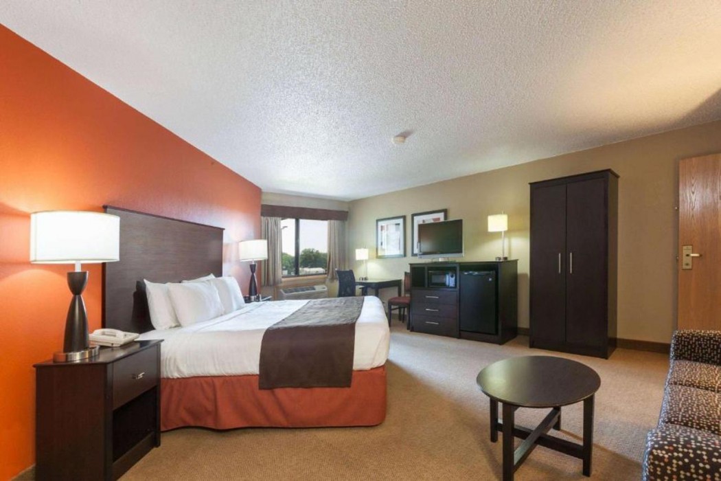 AmericInn by Wyndham Algona 7/30