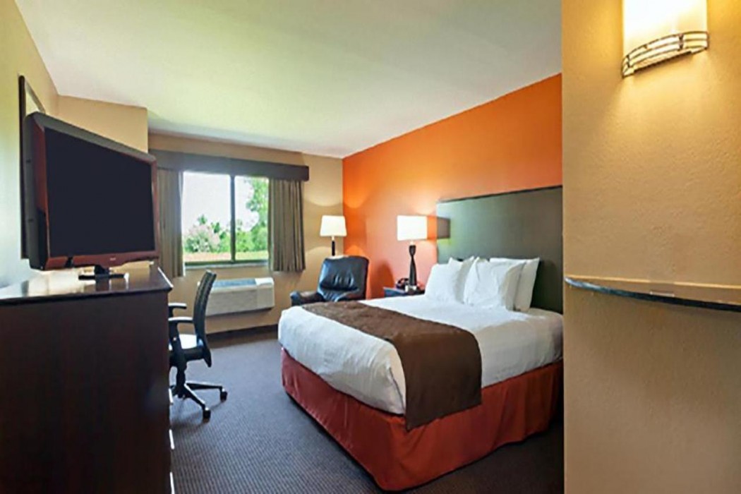 AmericInn by Wyndham Algona 9/30