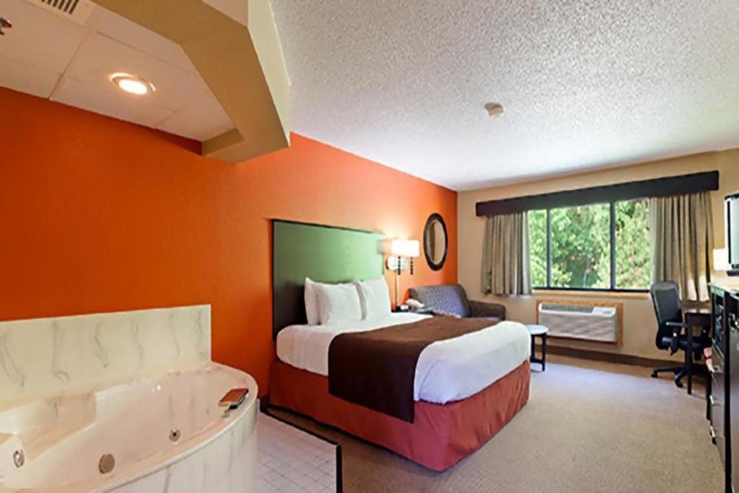 AmericInn by Wyndham Algona 13/30