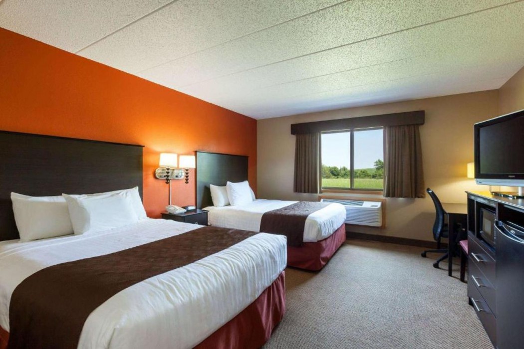 AmericInn by Wyndham Algona 8/30