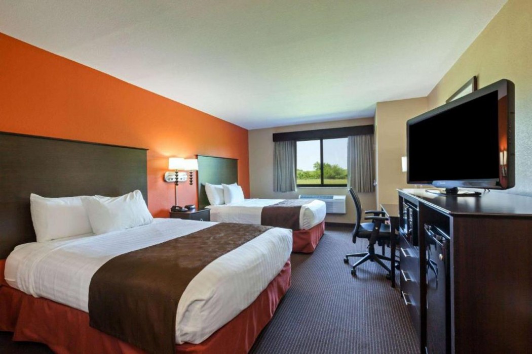 AmericInn by Wyndham Algona 12/30
