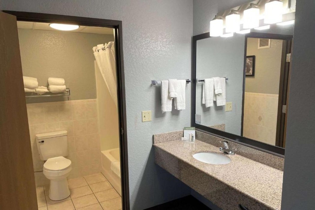AmericInn by Wyndham Ankeny/Des Moines 7/38