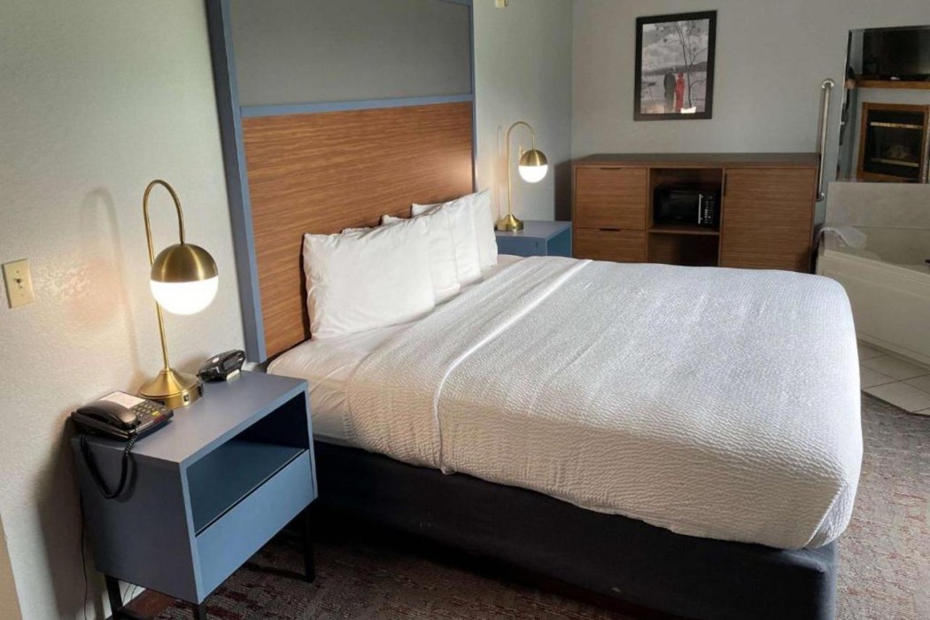 AmericInn by Wyndham Ankeny/Des Moines 8/38