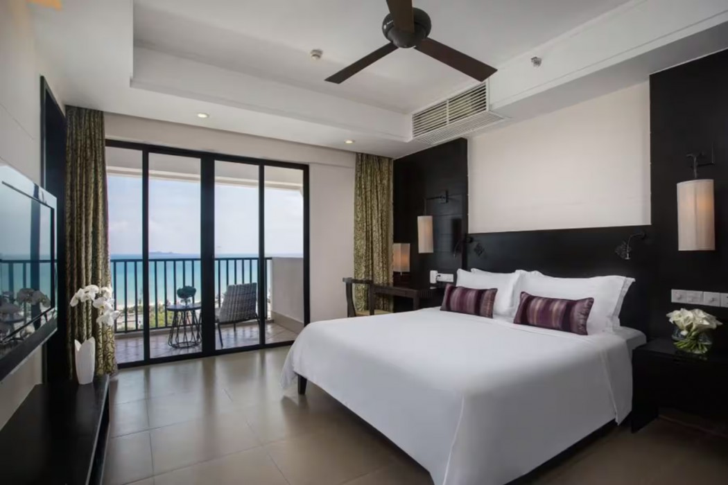 Ramada Plaza by Wyndham Sanya Bay 8/30