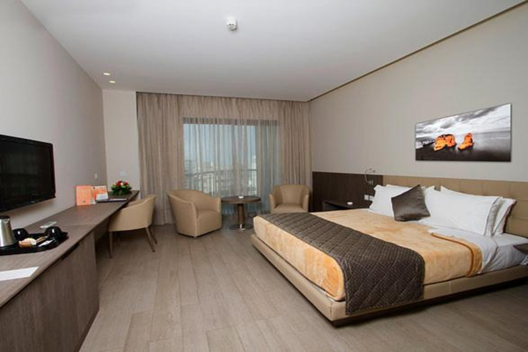 Promenade Hotel 6/25