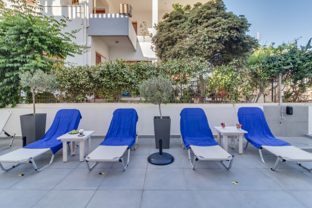 Alexis Hotel 44/87