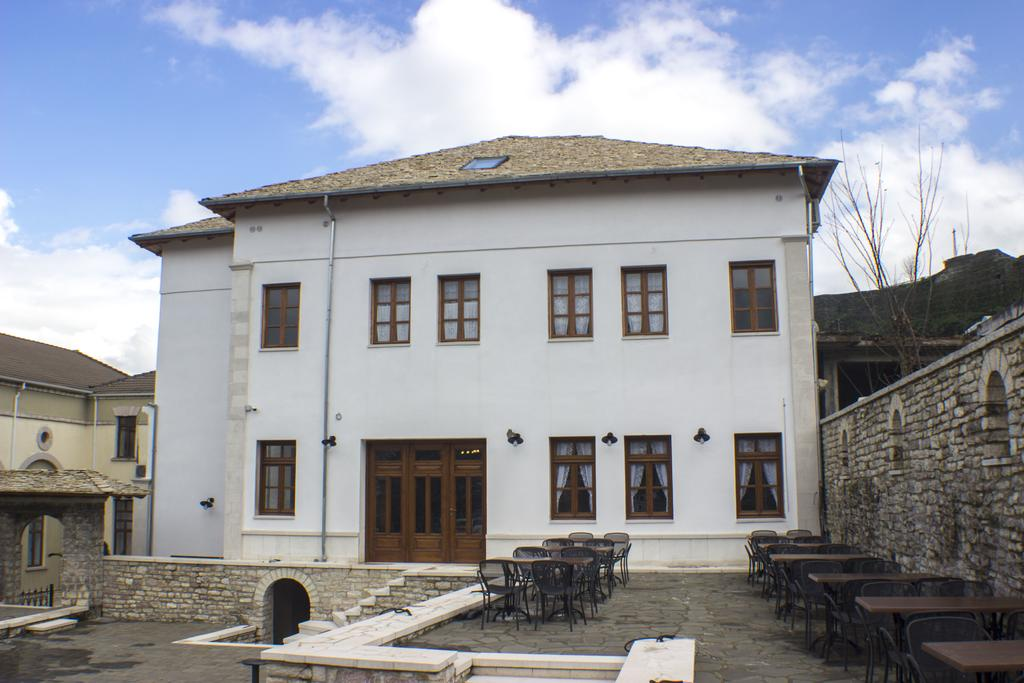 Bineri Hotel Gjirakastra