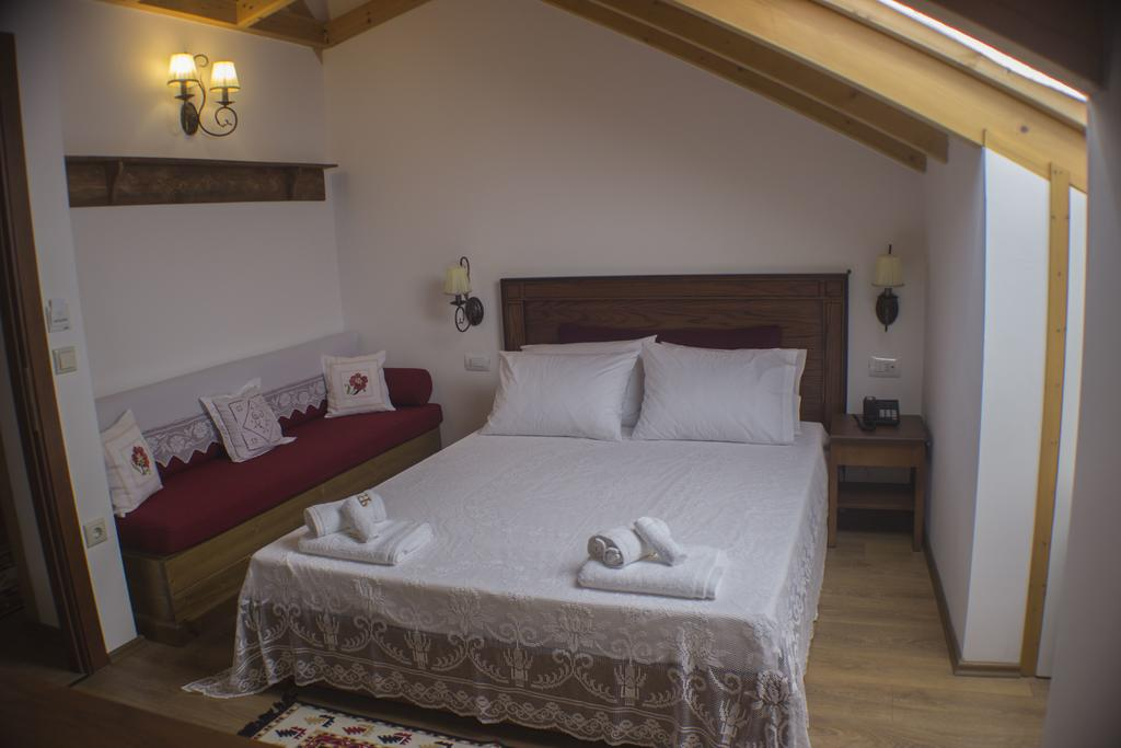 Bineri Hotel Gjirakastra 10/52