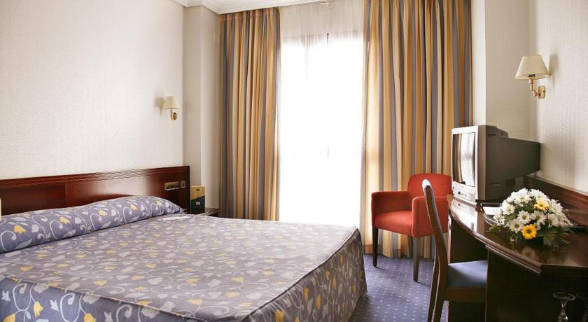 Occidental Pamplona 7/50