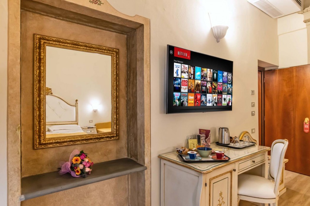 Hotel Porta Faenza 24/87