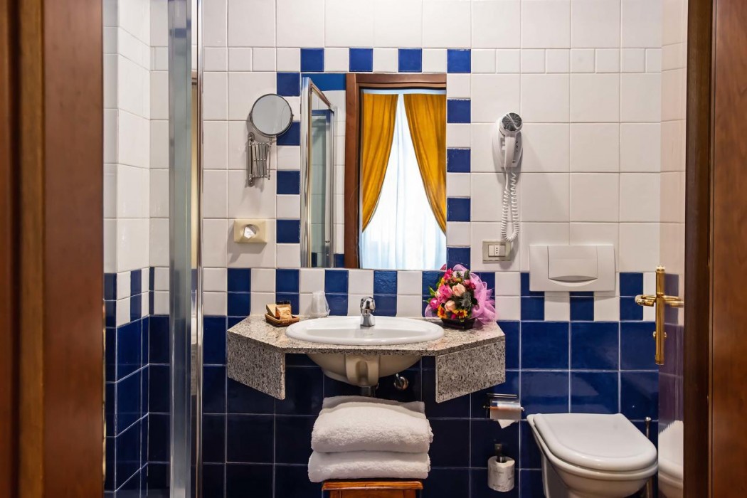 Hotel Porta Faenza 32/87