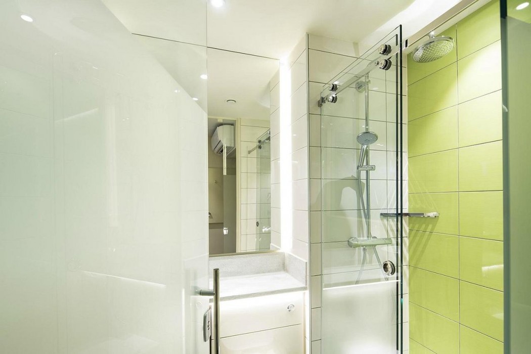 Room at Hub By Premier Inn London Covent Garden, LONDON