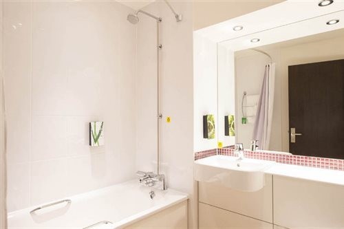 Premier Inn Glasgow (Bellshill) 20/33