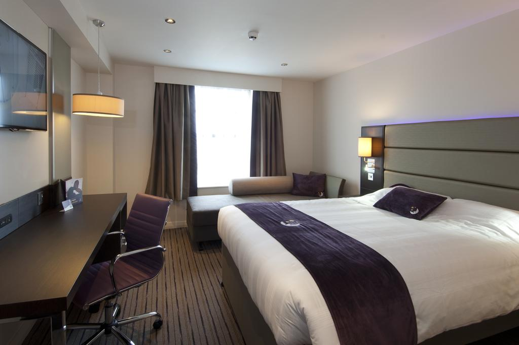 Premier Inn London Clapham 7/35
