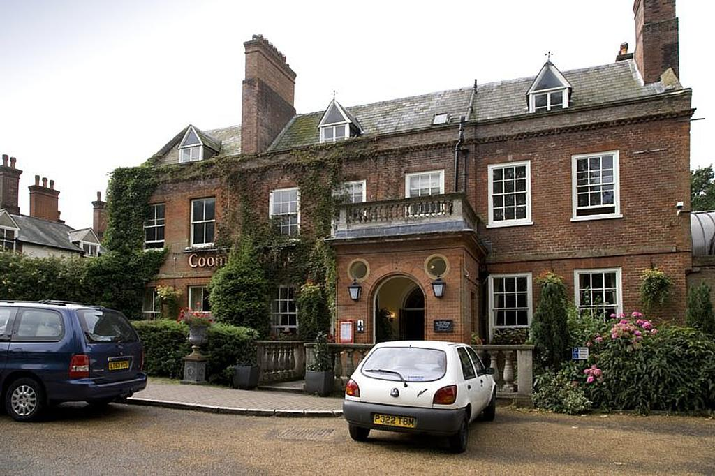 Premier Inn London Croydon South (A212)