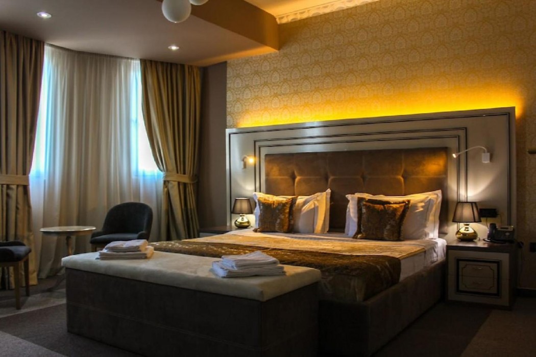 Hotel Deluxe 11/43