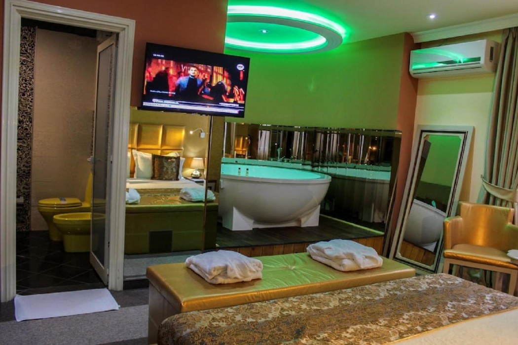 Hotel Deluxe 15/43