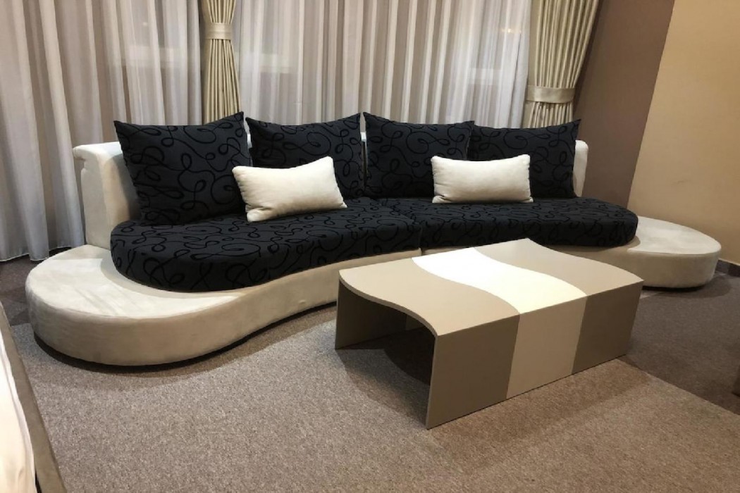 Hotel Deluxe 12/43
