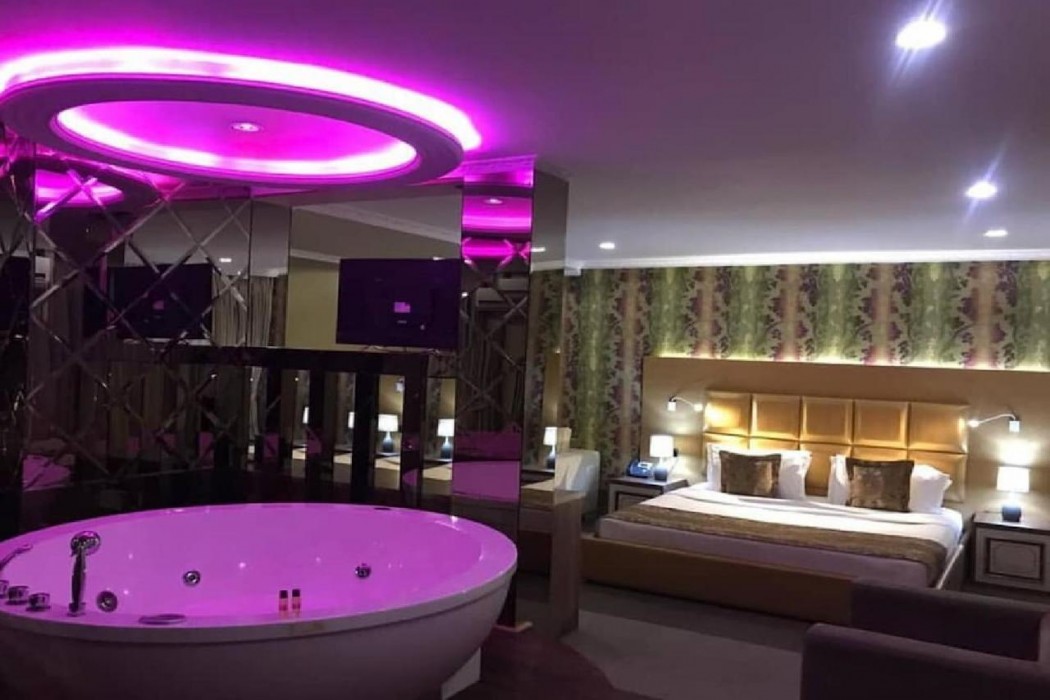 Hotel Deluxe 13/43