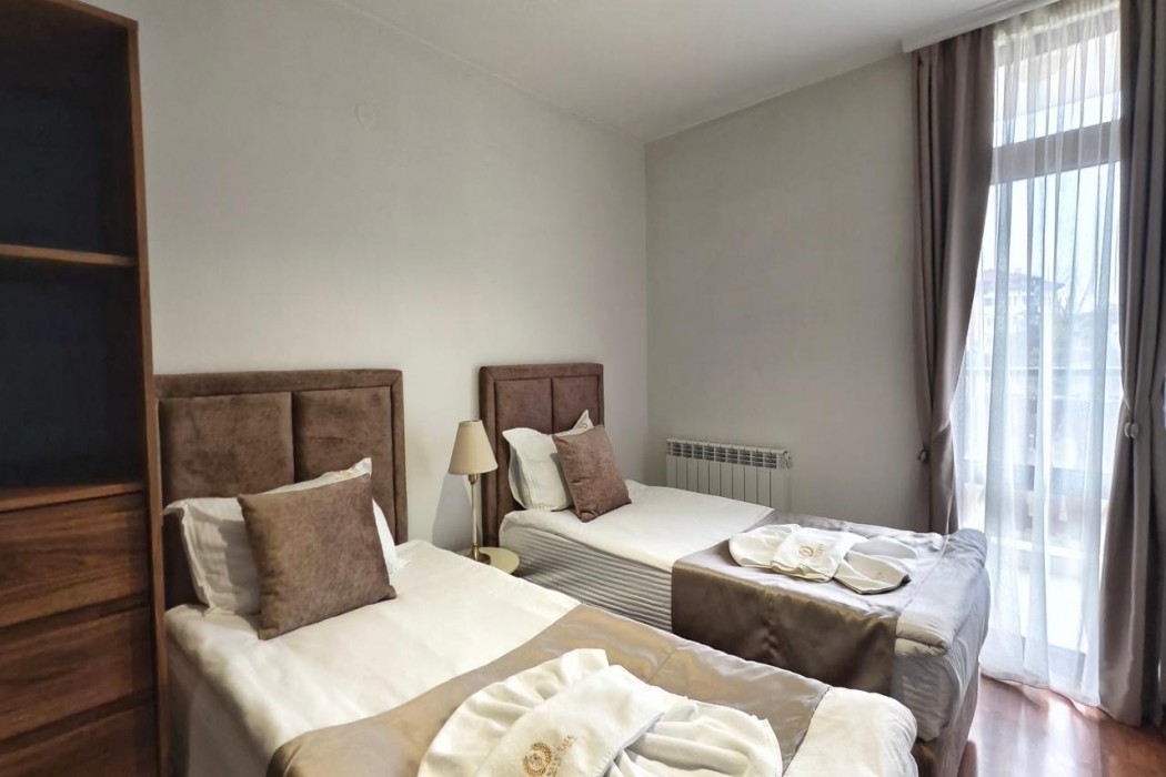 Hotel Elegant Lux 12/90