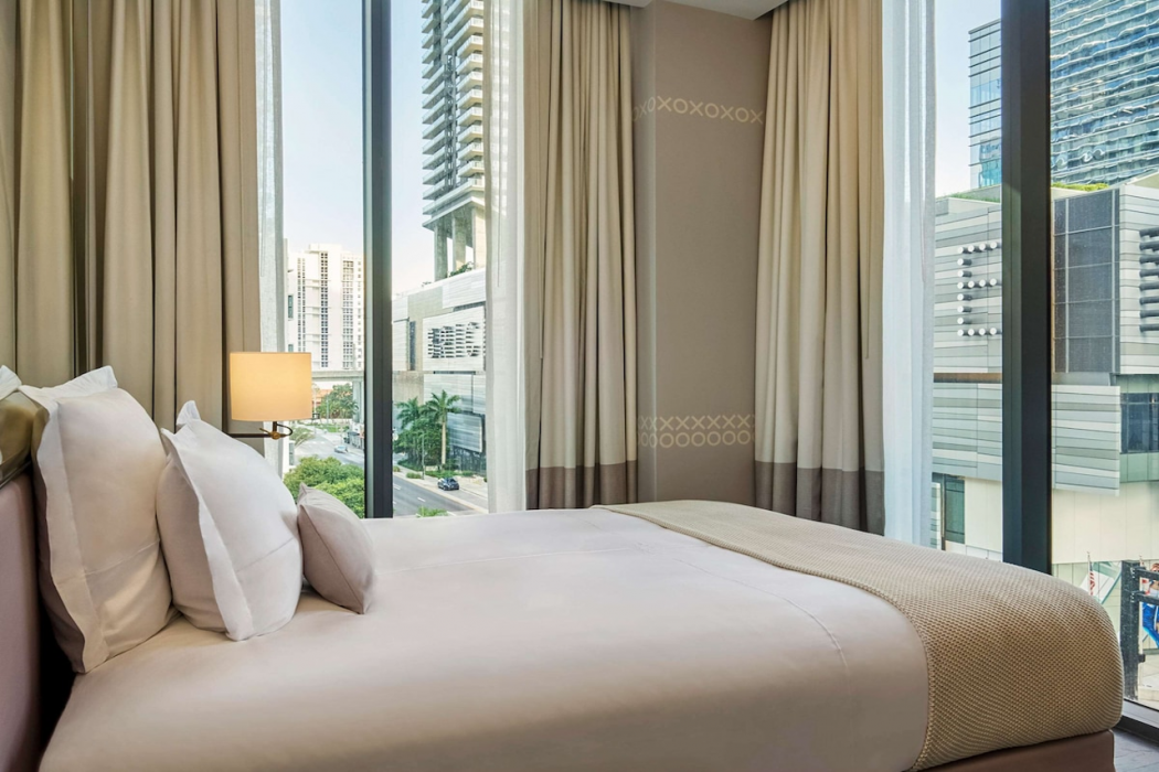 SLS LUX Brickell 16/60