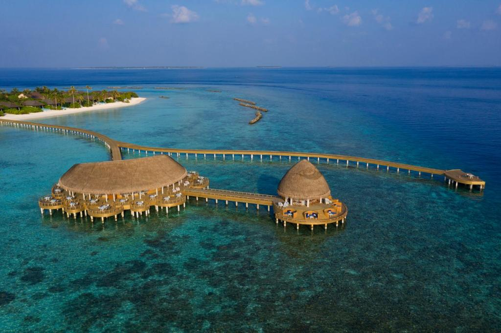 Emerald Faarufushi Resort and Spa 6/94