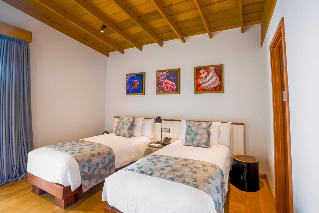 Emerald Faarufushi Resort and Spa 16/94
