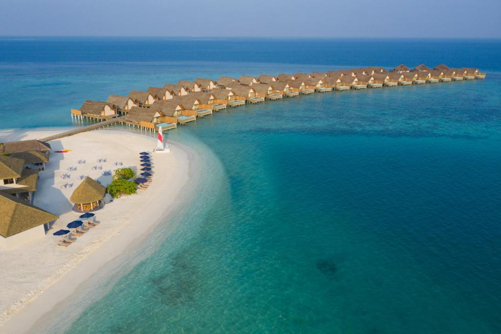 Emerald Faarufushi Resort and Spa 8/94