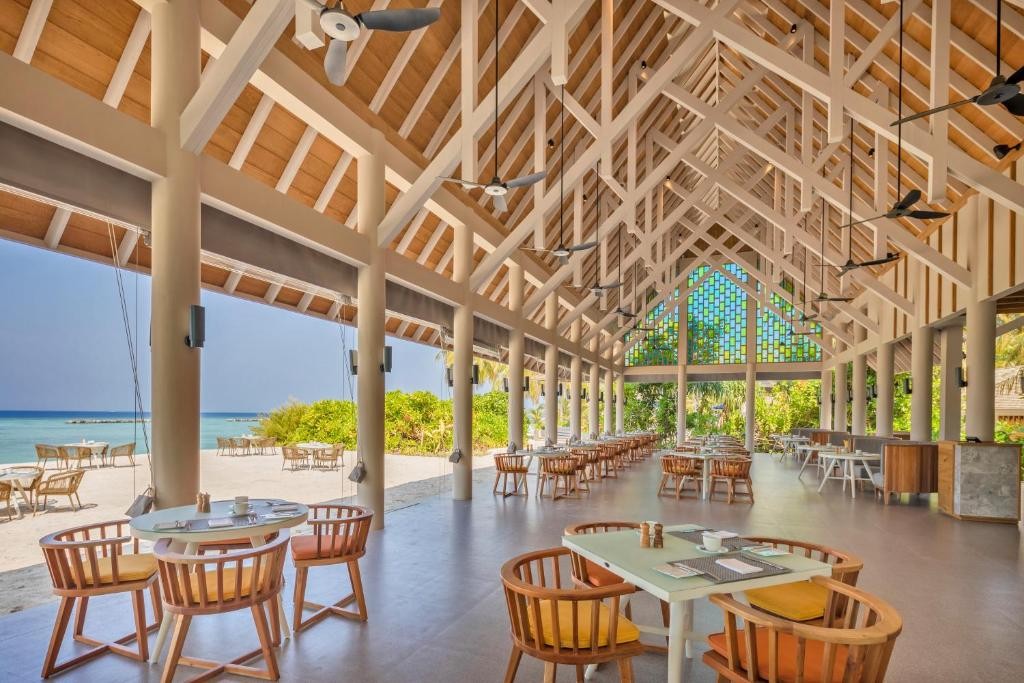 Emerald Faarufushi Resort and Spa 40/94