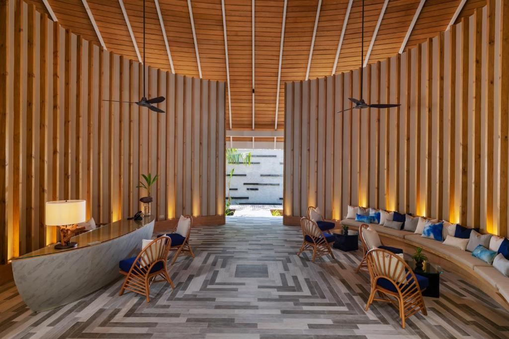 Emerald Faarufushi Resort and Spa 13/94
