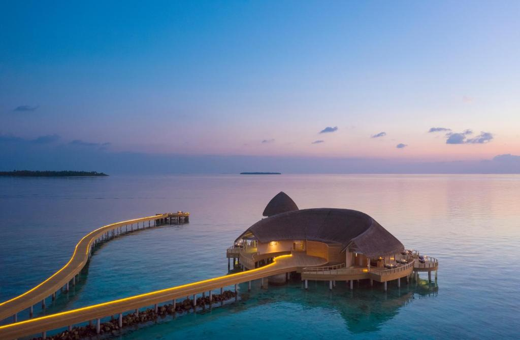 Emerald Faarufushi Resort and Spa 9/94