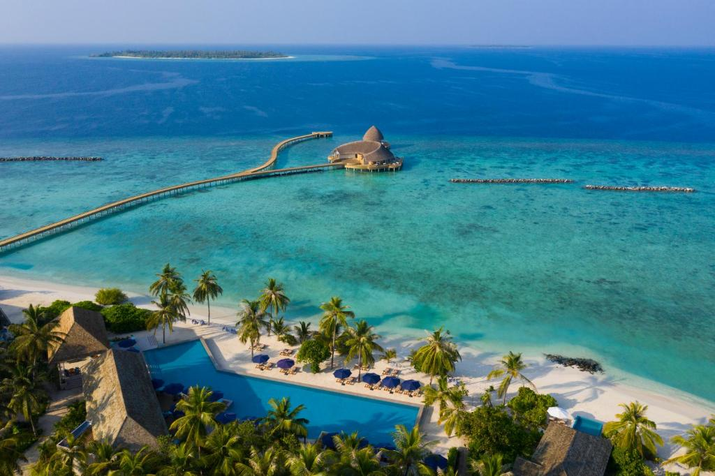 Emerald Faarufushi Resort and Spa 4/94