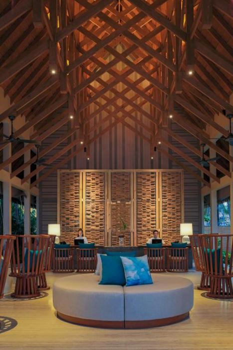 Emerald Faarufushi Resort and Spa 12/94