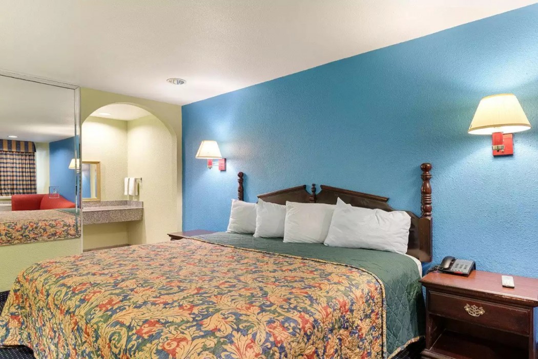 Rodeway Inn South Houston, TX 17/31