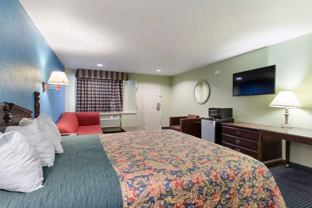 Rodeway Inn South Houston, TX 16/31