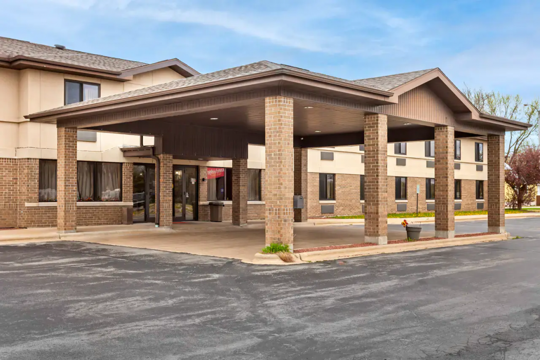 Econo Lodge Inn and Suites Oconto WI 2/30