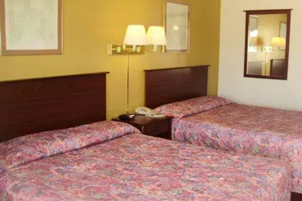 Rodeway Inn Goddard KS 4/10