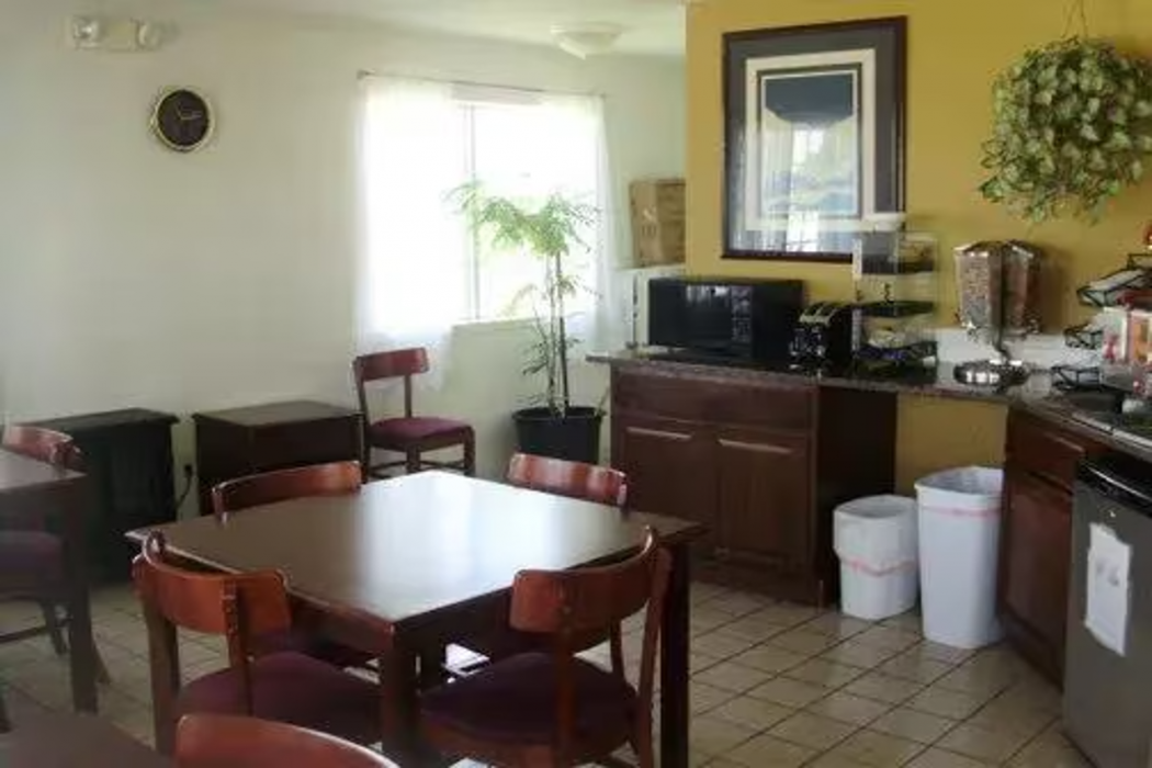 Rodeway Inn Goddard KS 6/10