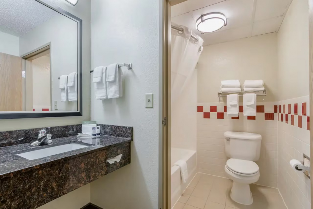 Rodeway Inn Hesston, KS 13/28