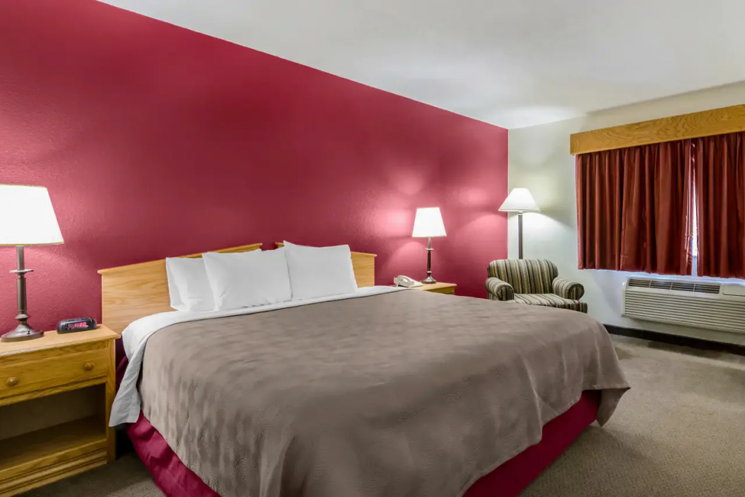 Rodeway Inn Hesston, KS 15/28