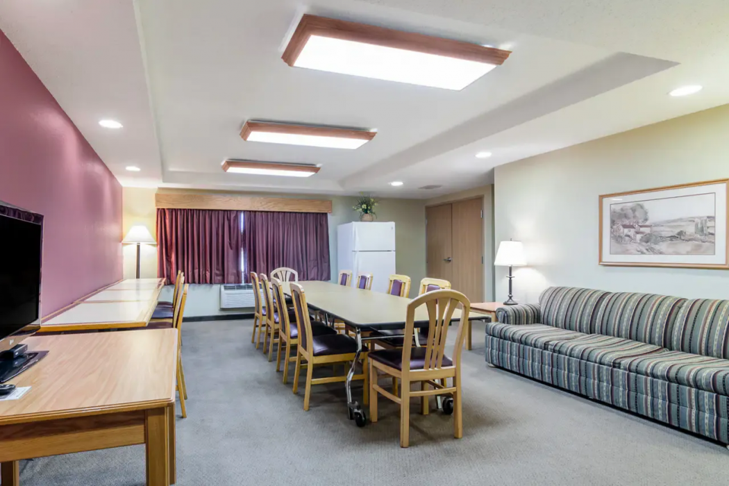 Rodeway Inn Hesston, KS 16/28