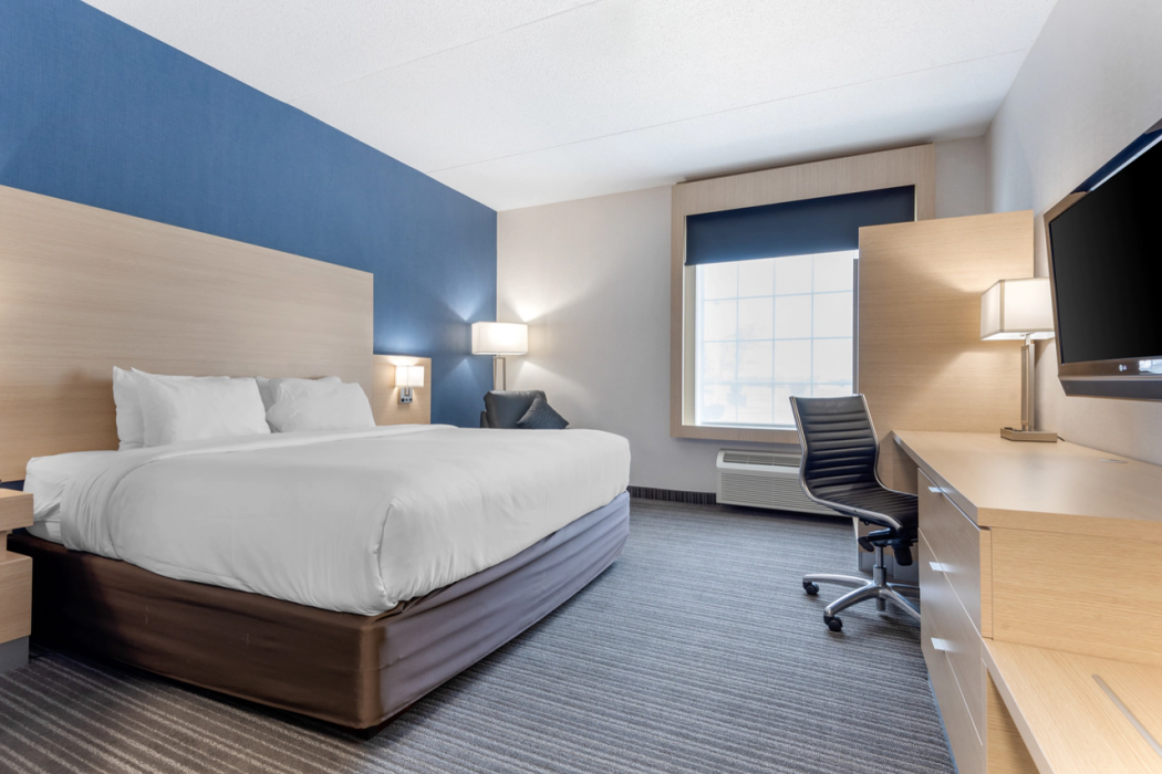 Quality Inn & Suites Oakville 7/26