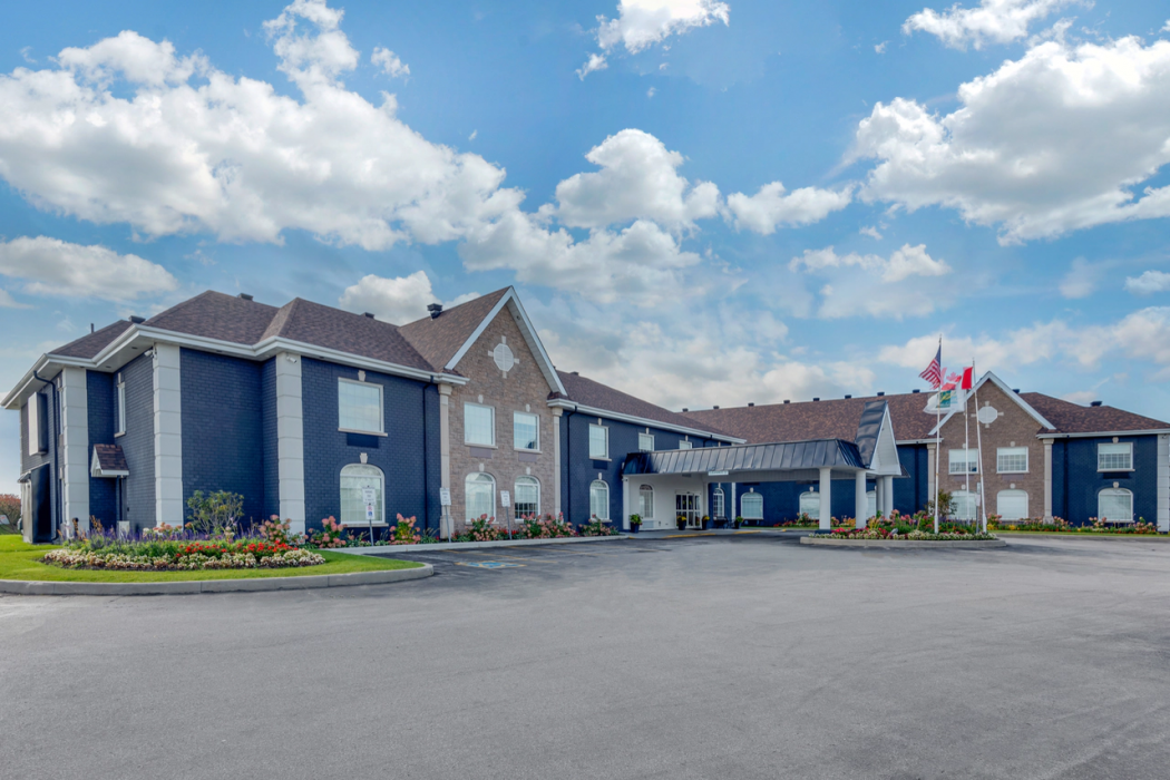 Quality Inn & Suites Oakville 1/26