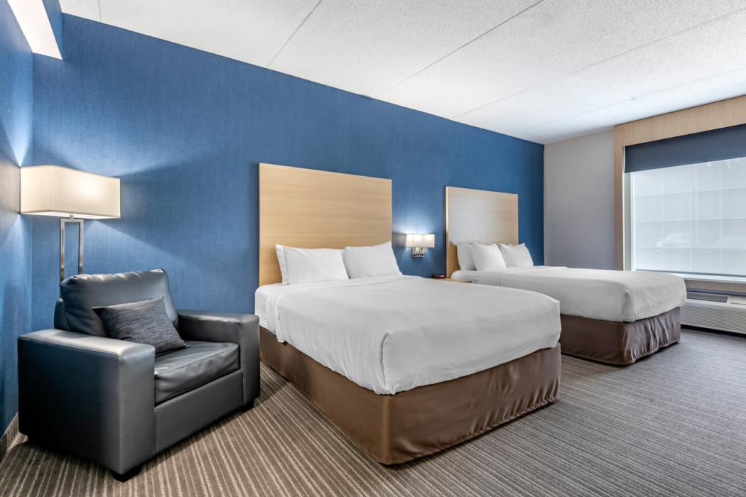 Quality Inn & Suites Oakville 10/26