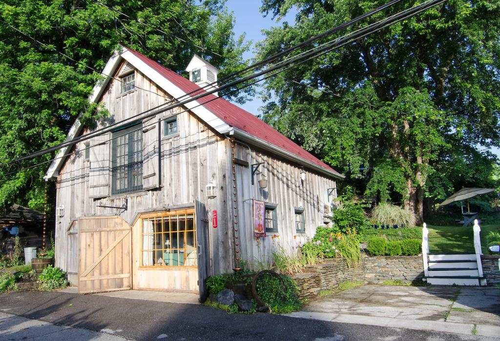Lily Garden Bed and Breakfast 1/28