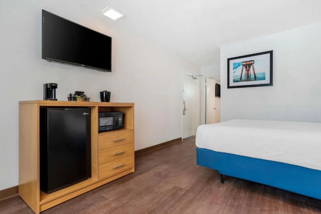 Chateau Beachfront Hotel, A By The Sea Resort 6/18