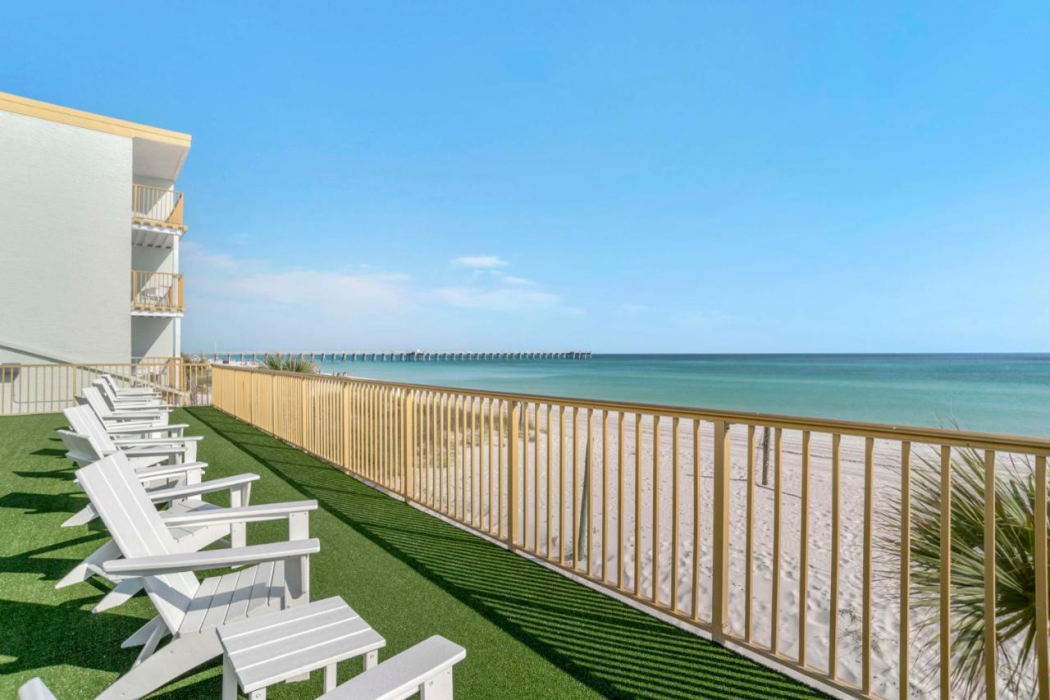 Chateau Beachfront Hotel, A By The Sea Resort 13/18