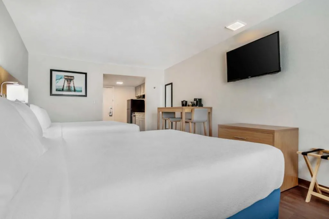 Chateau Beachfront Hotel, A By The Sea Resort 5/18